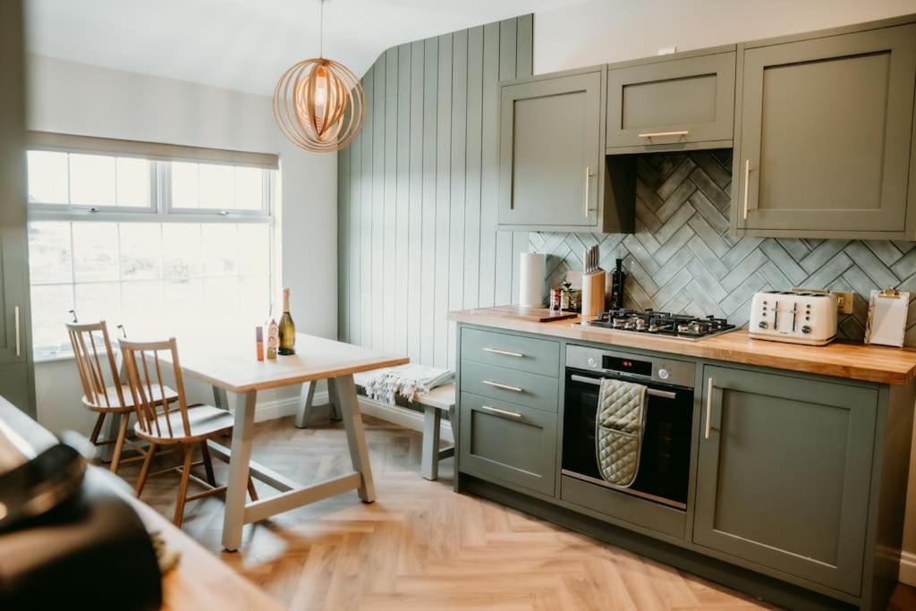 Morlun, Bay, Isle Of Anglesey Apartment *